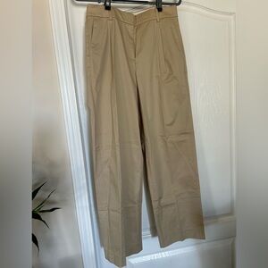 J.Crew NWT Straight leg essential pant in lightweight chino Size 8 Light Khaki